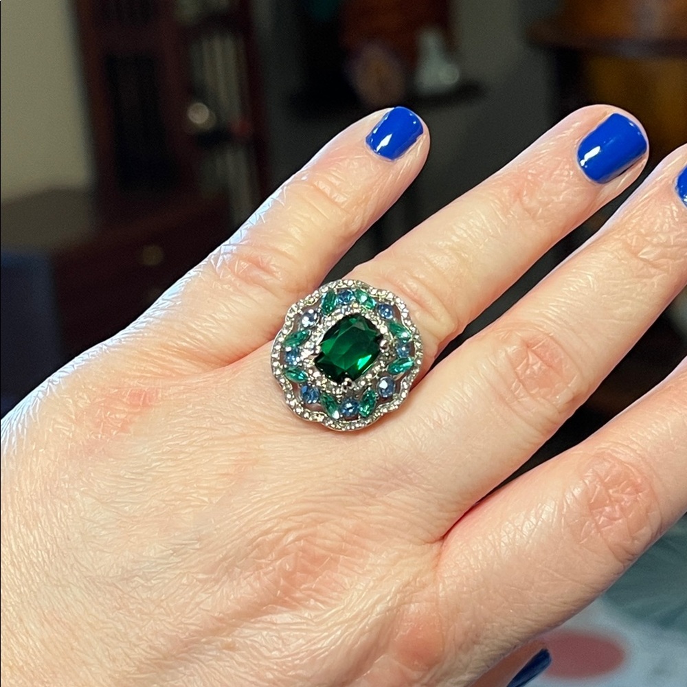 Colorful Sparkly Emerald Green Sapphire CZ Cluster Halo Cocktail Flashy Ring - Picture 7 of 7